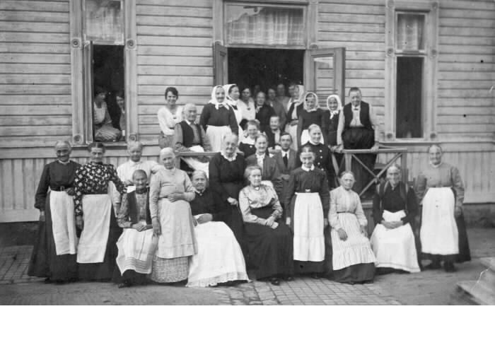 Gruppbild kvinnohus Väst påstan. 1910